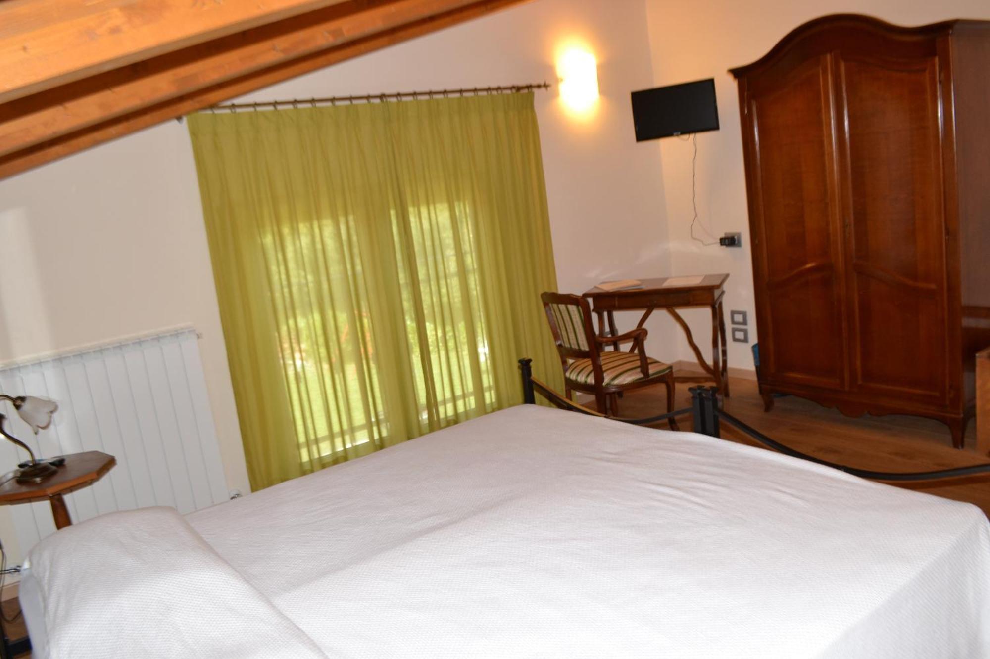 بيرودجا B&B Spring الغرفة الصورة