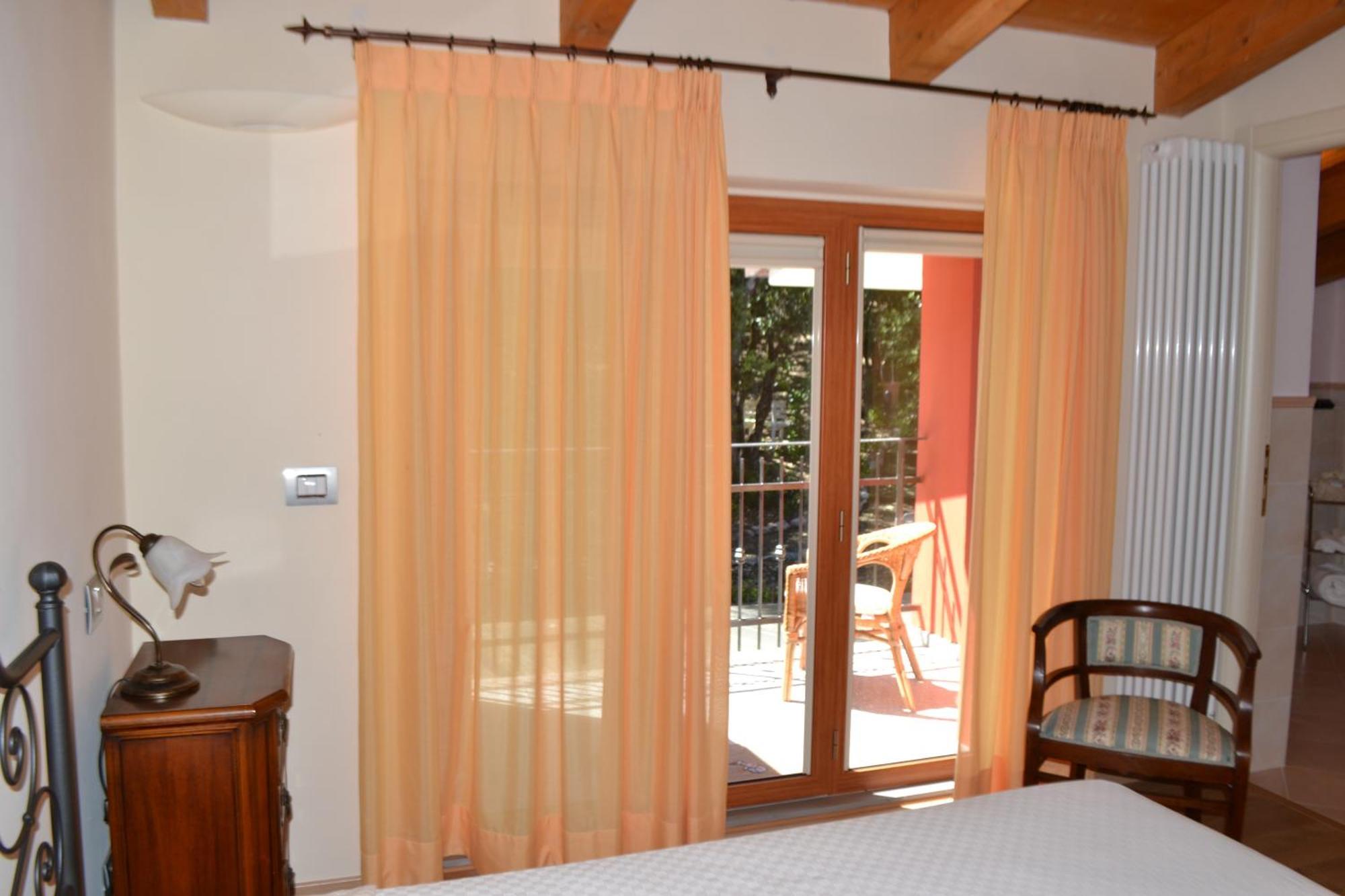 بيرودجا B&B Spring الغرفة الصورة