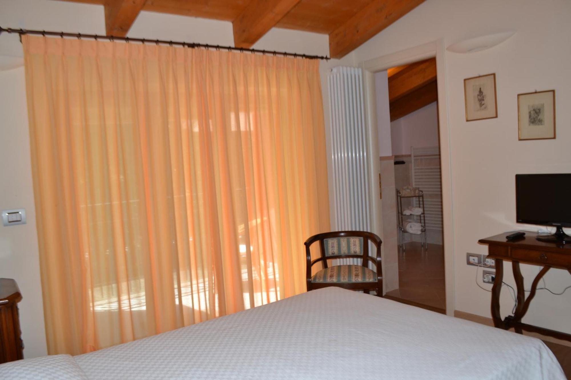 بيرودجا B&B Spring الغرفة الصورة